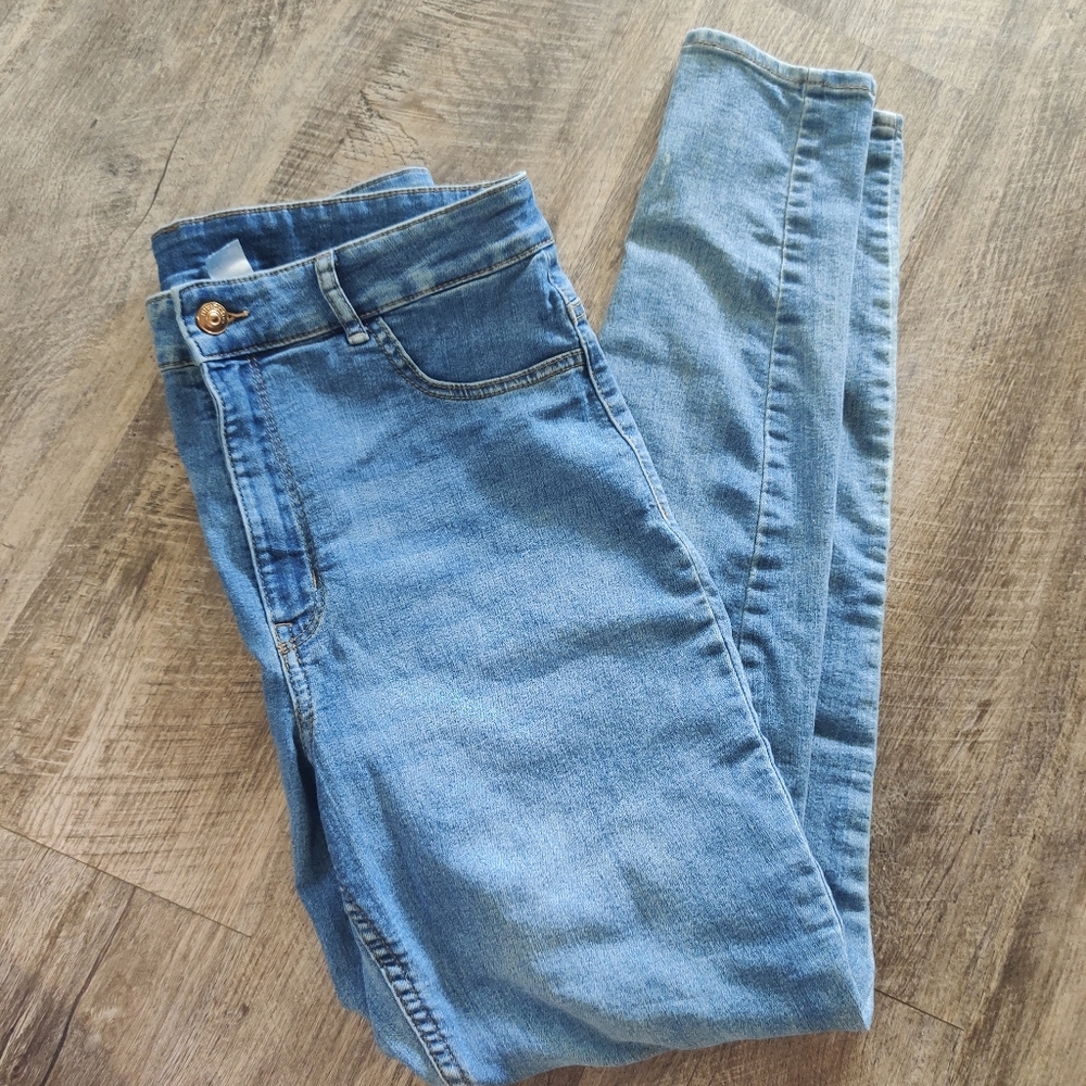 H&M Light-Wash Stretchy Skinny Jeans